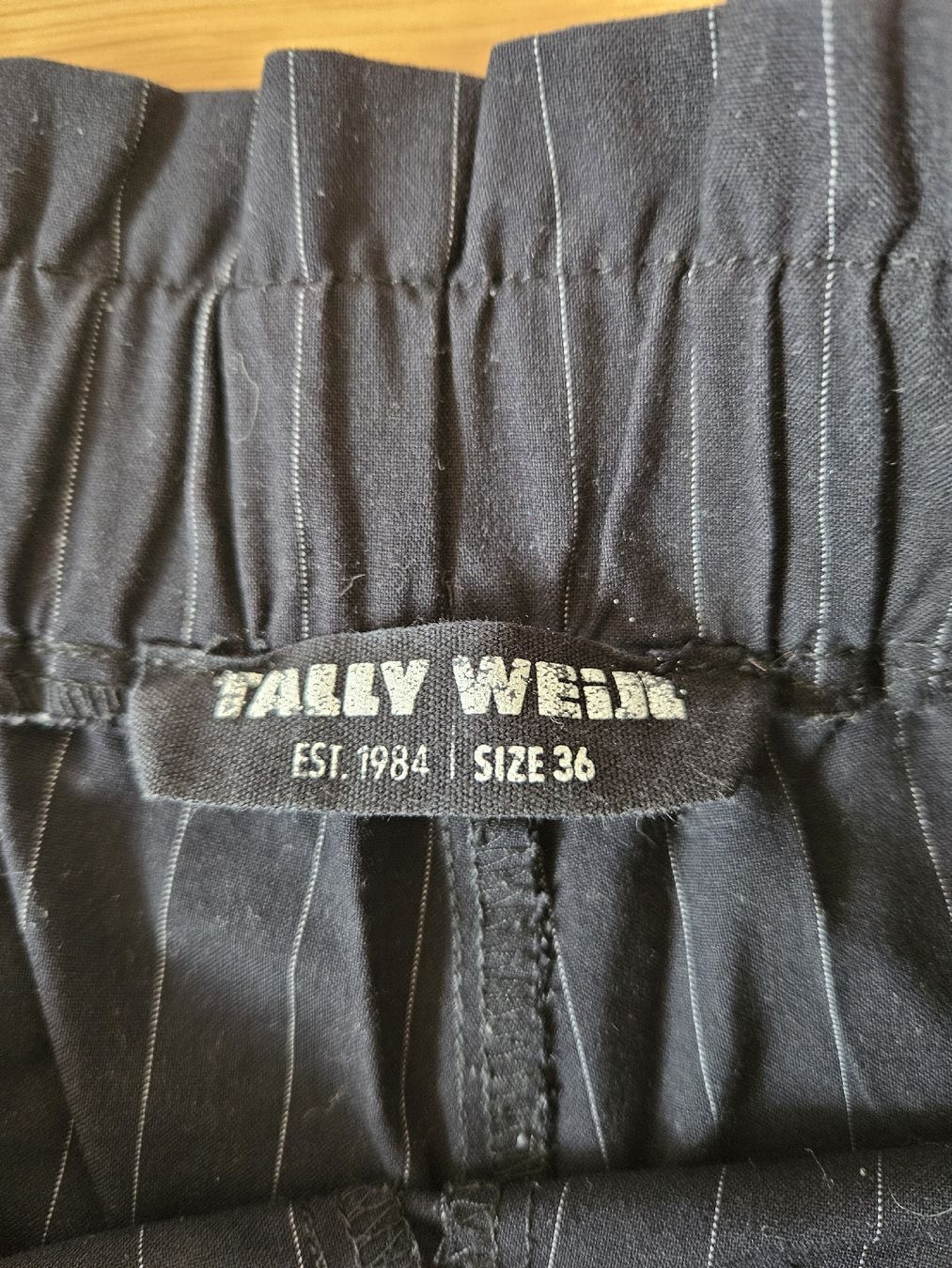 Tally Weijl Pantalons: Shorts gestreift, Gr. 36 – D'occasion à Abtwil AG par Ayline.a8 1