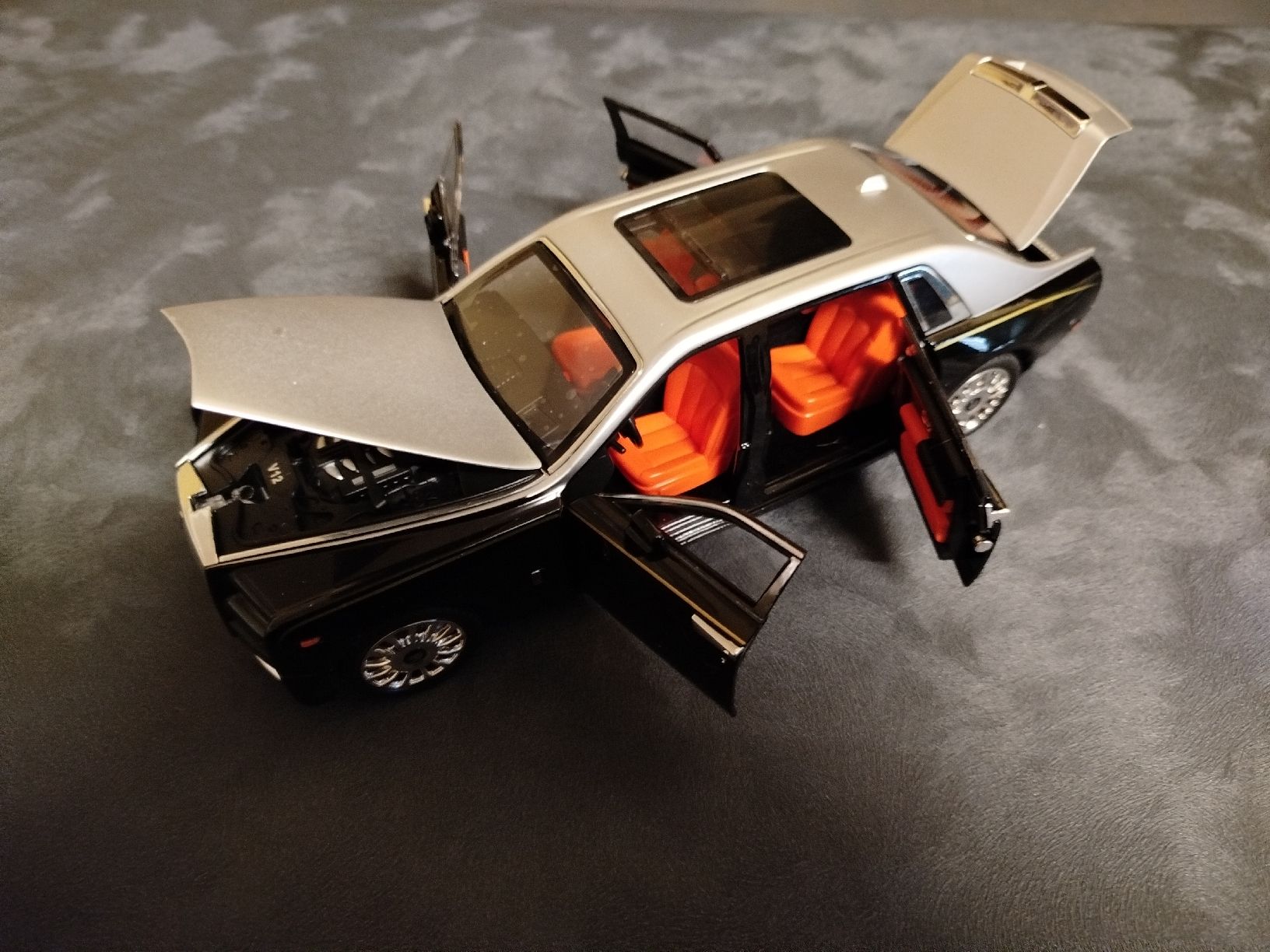 Rolls Royce Modellini d'auto: Rolls Royce Phantom Miniature, Édition Limitée - Neuf 1/18 – Nuovo e nell'imballaggio originale da Neuchâtel venduto da lyd_67kk 2