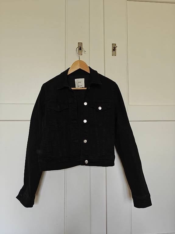 Giacche: Schwarze Jeansjacke von Mango – Nuovo e nell'imballaggio originale da Bern venduto da ann_v98b