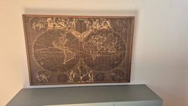 Bild aus Tannenholz und Bambus mit aufgedruckter Weltkarte