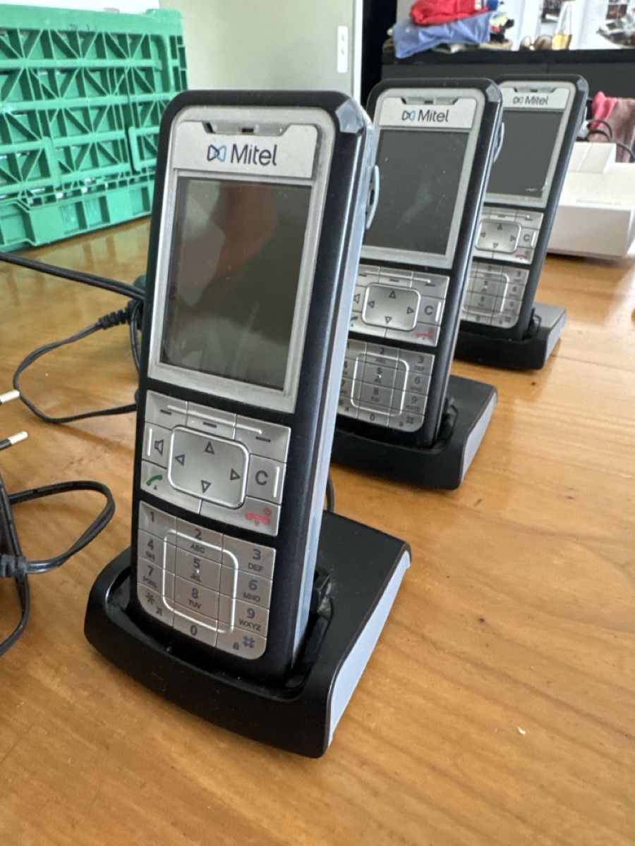Mitel Telefoni: 3x Mitel DECT Telefone mit Ladestationen und Netzteilen – Usato da Neftenbach venduto da cschin1