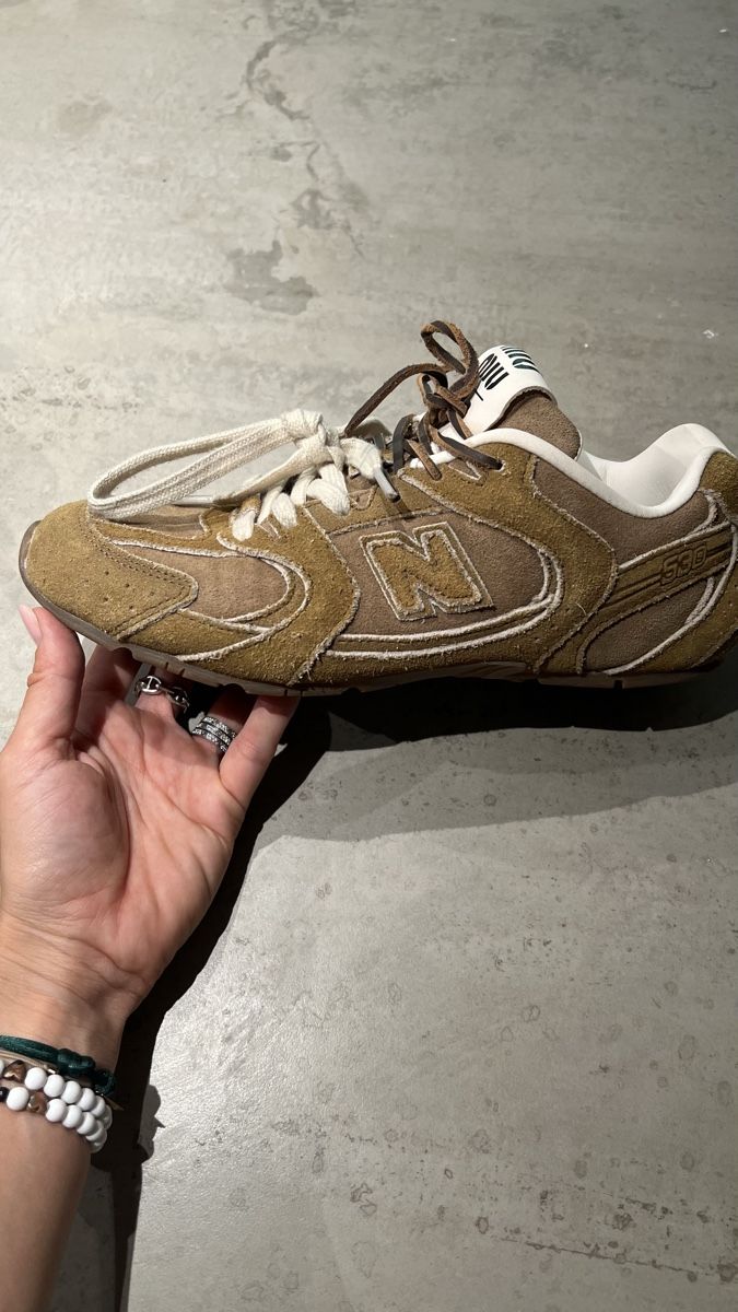 Miu Miu Herrenschuhe: Miu Miu x New Balance Sneaker – Neu (gemäss Beschreibung) aus Zürich von car_bd6x 9