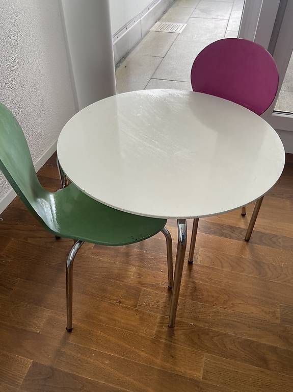 Tischset: Kindertischli mit 2 Kinderstühlen  – Gebraucht aus St. Gallen von Zurmann