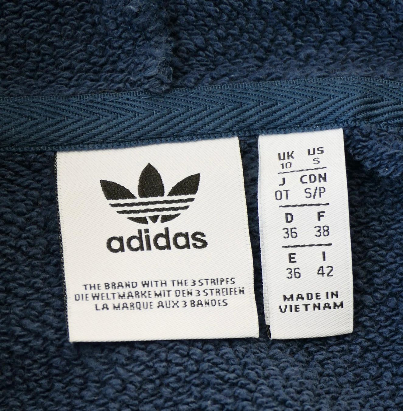 Adidas Pullover & Sweatshirts: Kapuzenpullover – Gebraucht aus Münchenbuchsee von Yothu 4