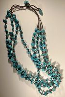 Collier vintage 70s 4 rangs chips turquoises