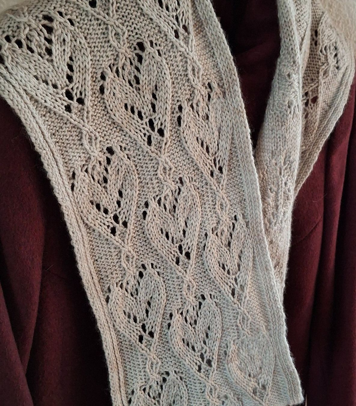 Foulard & Sciarpe: Schal "Lovely"   handgestrickt  Merino   NEU – Nuovo (secondo la descrizione) da Langenthal venduto da Handstrick 1