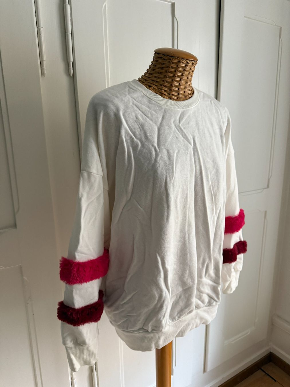 Mango Pulls & Sweat-shirts: MANGO - Sweatshirt weiss M/L – D'occasion à Zürich par Diazaio 1