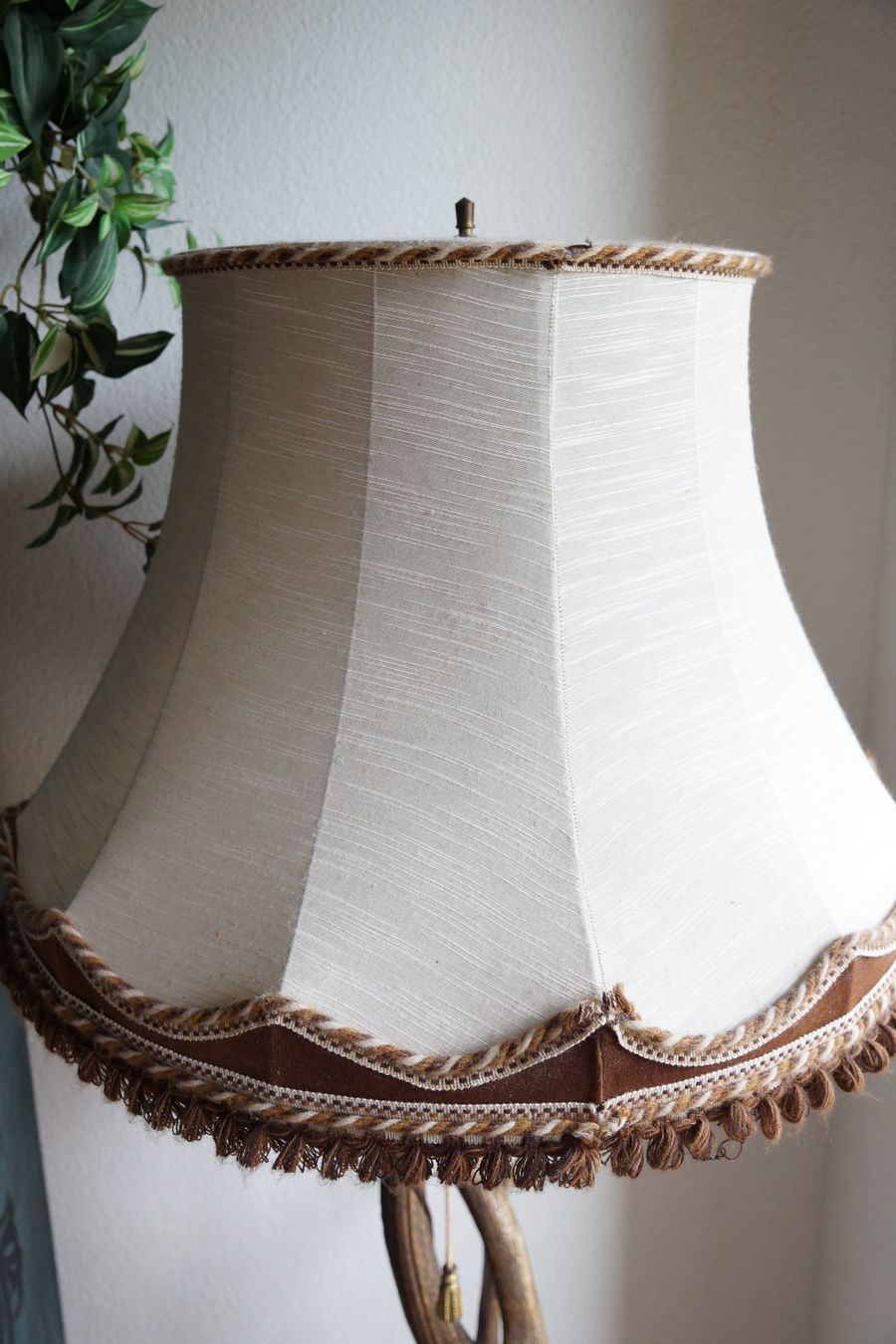 Lampade: Ständerlampe aus Hirschhorn – Usato da Obstalden venduto da Porco13 1