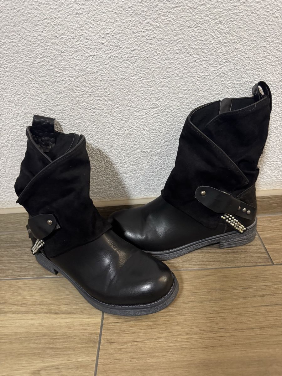 Scarpe da donna: Stivaletti neri nr. 38 – Nuovo (secondo la descrizione) da Claro venduto da kel_v7dj 1
