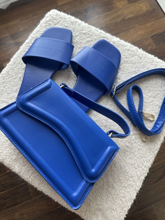 Sacs femmes: Blaue Handtasche & Pantoletten Set – D'occasion à Villmergen par mel_5ywd