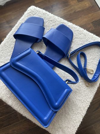 Blaue Handtasche & Pantoletten Set