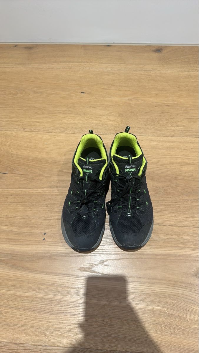 Meindl Scarpe per ragazzi: Meindl Trekkingschuhe Grösse 39 schwarz/neon – Usato da Salenstein venduto da Oliver0808