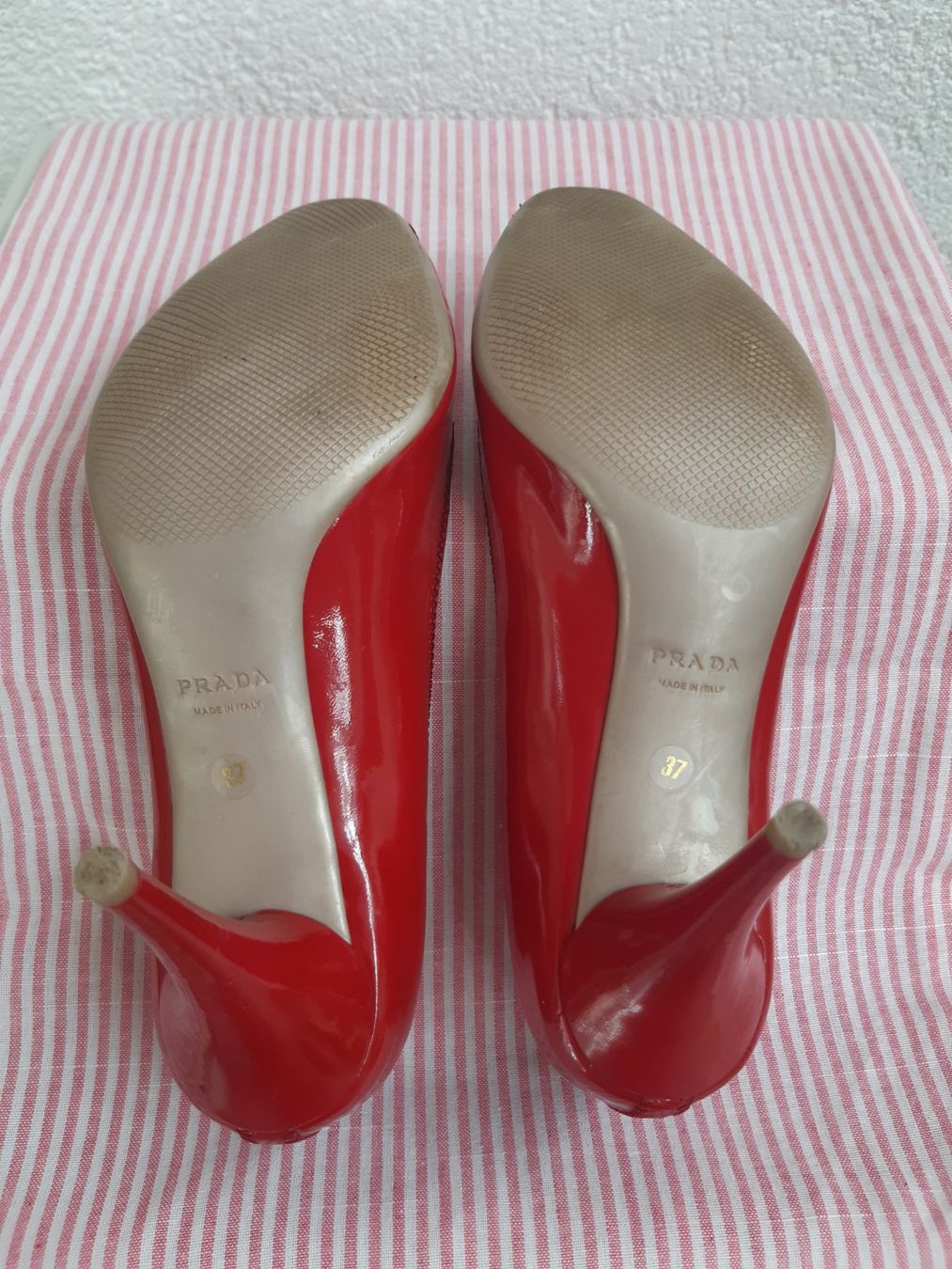 Prada Scarpe da donna: PRADA - Escarpins Rouge Vernis - 37 - Comme neuf – Nuovo (secondo la descrizione) da Meinier venduto da Gattuso22 8