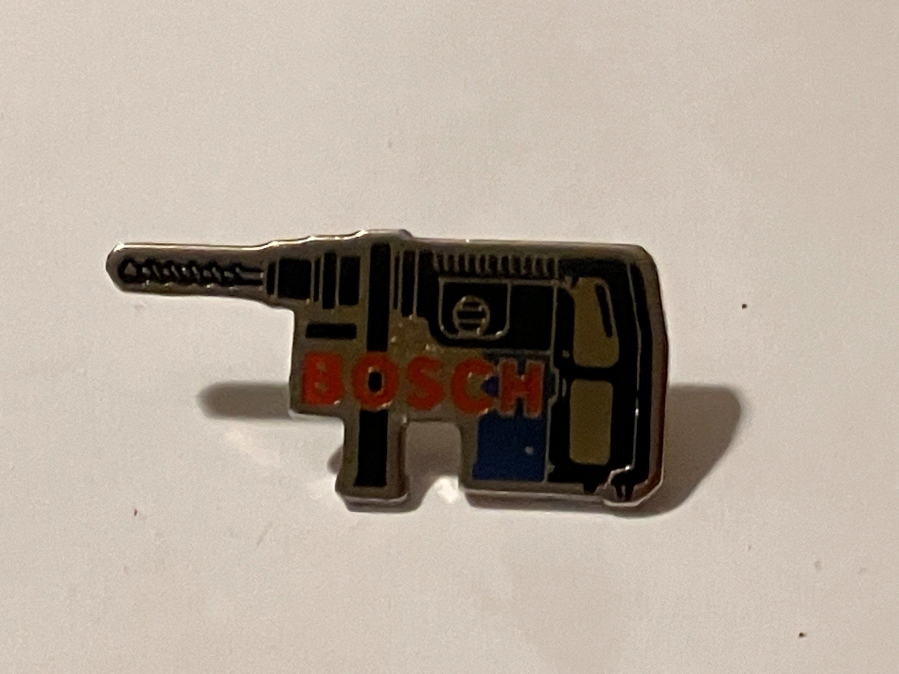 Placchette & Badge: 1 Pin Bosch Schlagbohrer – Usato da Basel venduto da djwwpp