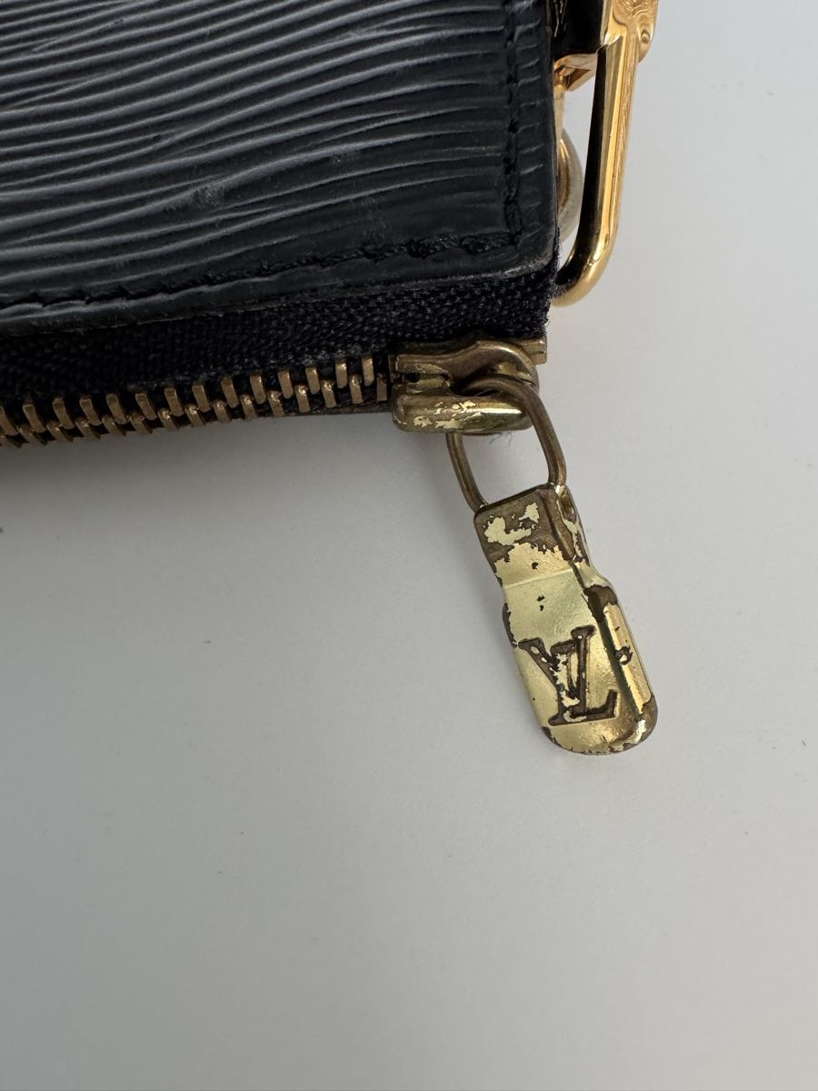Louis Vuitton Borse da donna: Louis Vuitton Pochette Noir Épi – Usato da Trelex venduto da emi_r59r 4