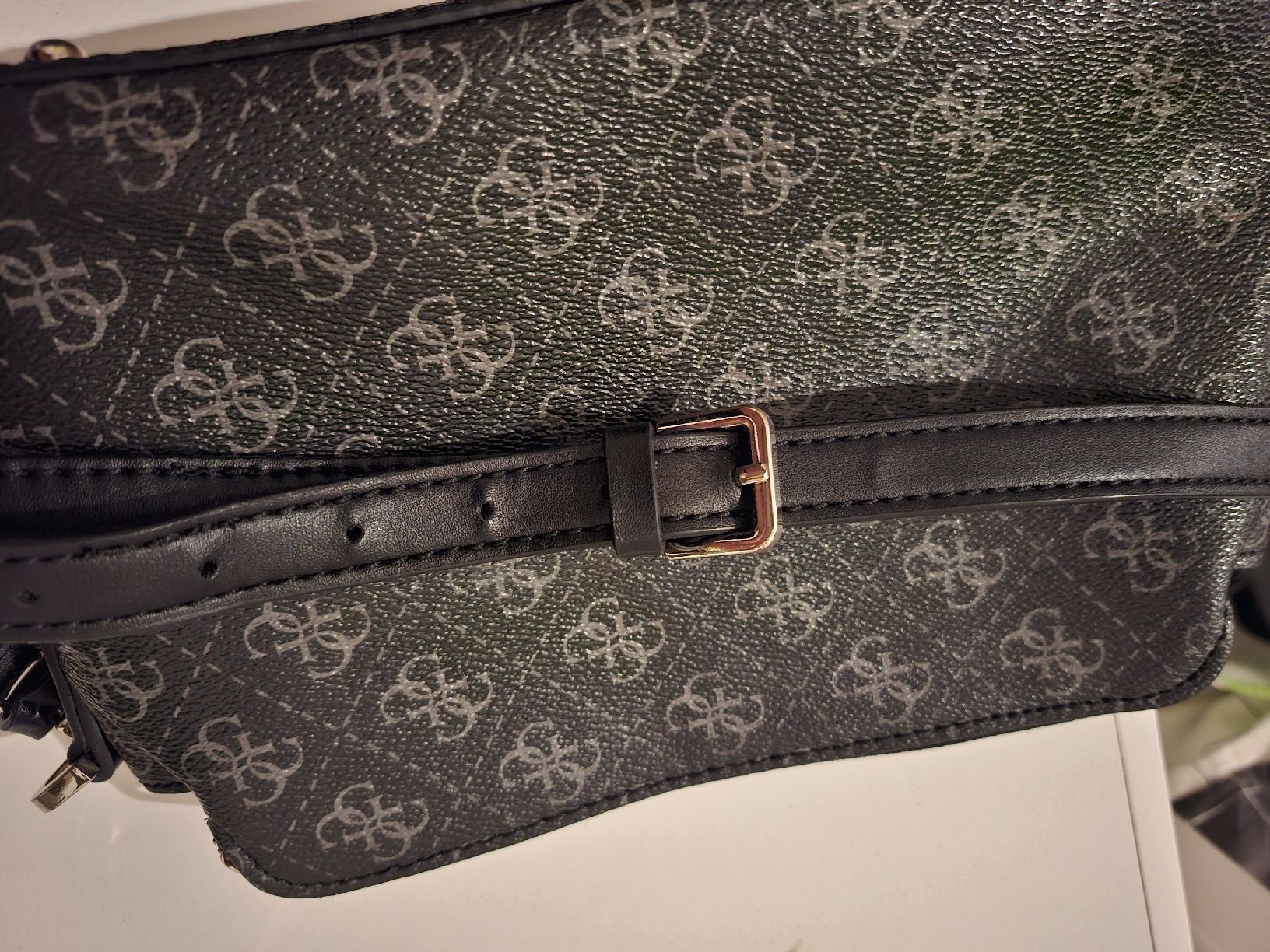 Guess Taschen für Damen: Sac Guess – Gebraucht aus La Chaux-de-Fonds von emm_9r5v 7