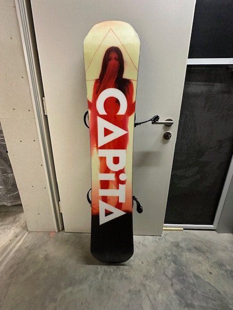 Capita Board: Snowboard der Marke Capita inkl. Union Force Bindung – Usato da Wilchingen venduto da Fiat__500 4