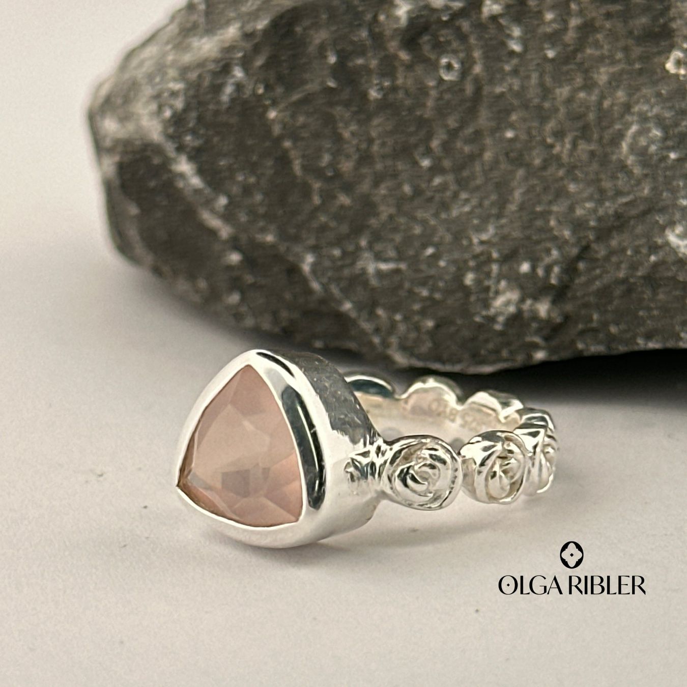Olga Ribler Anelli: Rosenquarz Ring Silber 925 Ringgrösse 50 – Nuovo (secondo la descrizione) da Luzern venduto da Schmuckoutlet