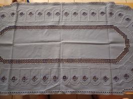 Tischläufer mit Hardanger Stickerei