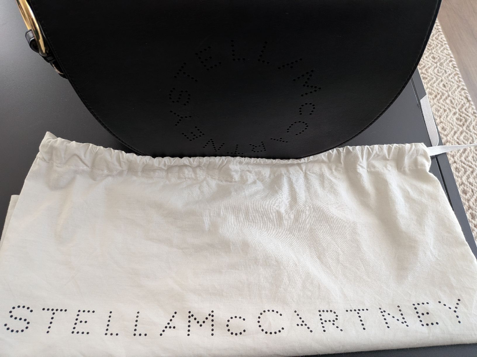 Stella McCartney Borse da donna: Stella McCartney Leather Black Handbag with Logo Strap – Usato da Morges venduto da dhi_y2qk 8
