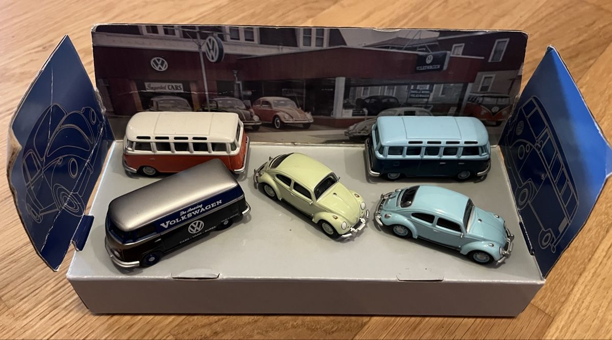 Greenlight Modellini d'auto: VW Bus Set 1:64 von Greenlight Motor World – Nuovo (secondo la descrizione) da Bern venduto da hispano74