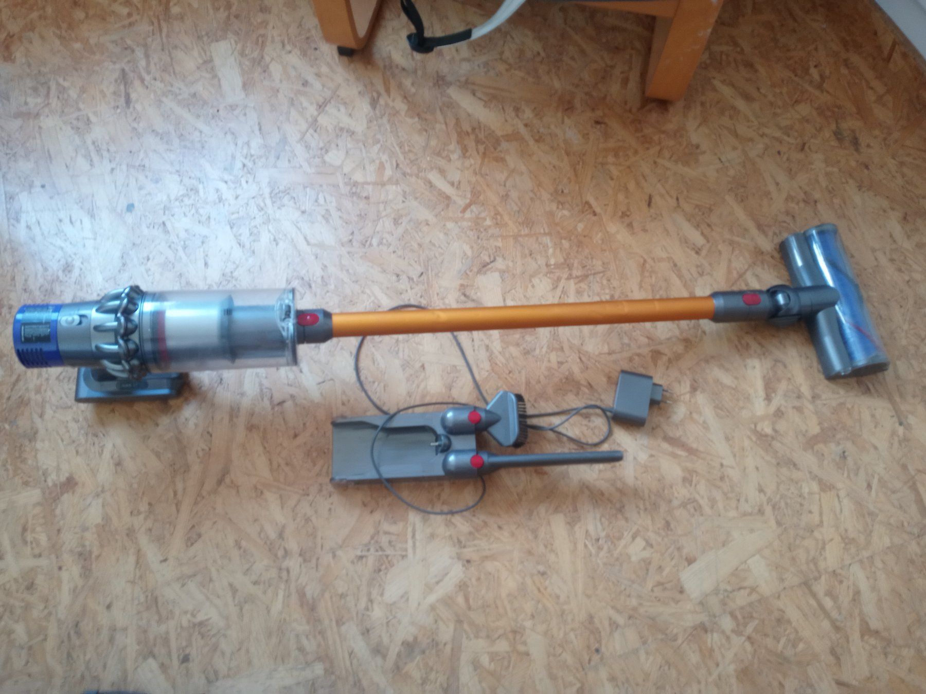Dyson Staubsauger & Zubehör: Dyson V10 Staubsauger – Gebraucht aus Prez-vers-Siviriez von Monija70