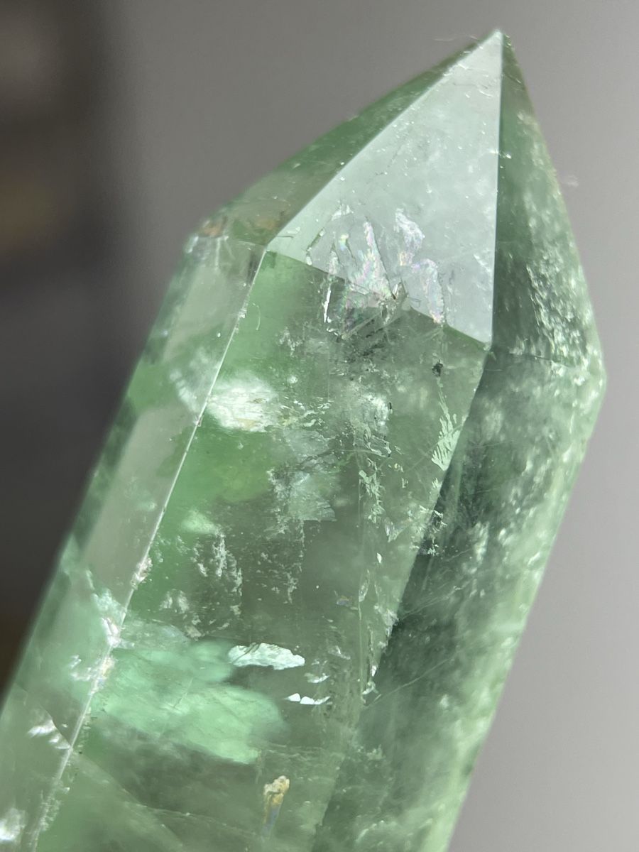Minerali & Pietre curative: Grüne Fluoritsäule, ca. 5 cm hoch – Nuovo (secondo la descrizione) da Schiers venduto da sisikristall 1