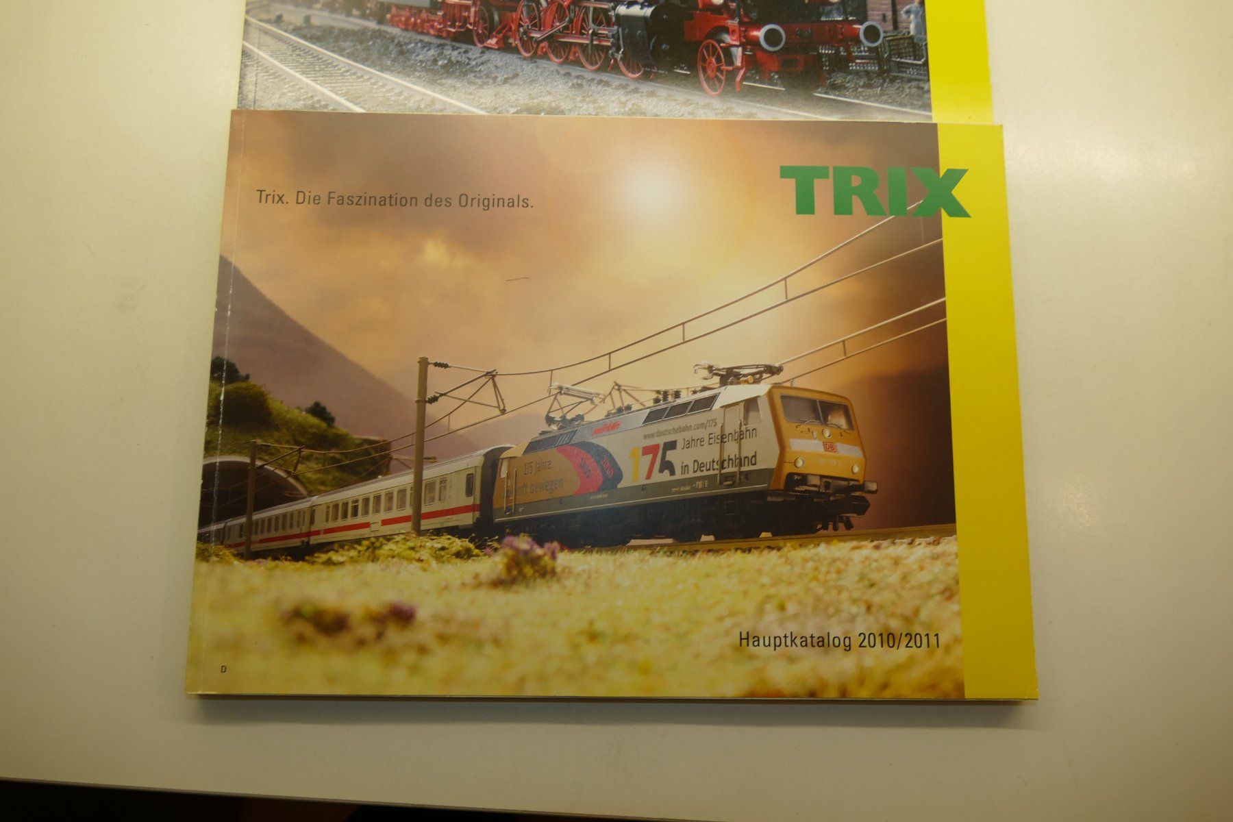 Trix Modellini di ferrovie: Trix H0/N: 2xKataloge 2010/2011 – Nuovo (secondo la descrizione) da Niederhasli venduto da Flash32 1