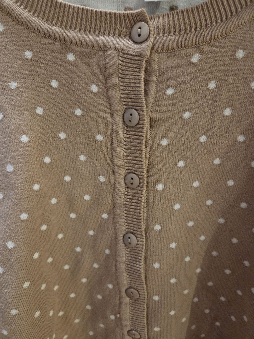 Peter Hahn Giacche: Peter Hahn Strickjacke, beige mit Punktmuster, Gr. 40 – Nuovo (secondo la descrizione) da Busswil BE venduto da Angy1974 2