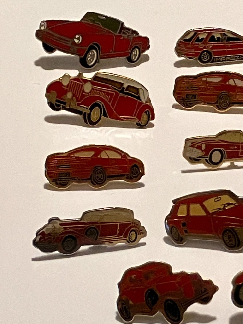 Placchette & Badge: 14 Pin Auto diverse rot – Usato da Basel venduto da djwwpp 1