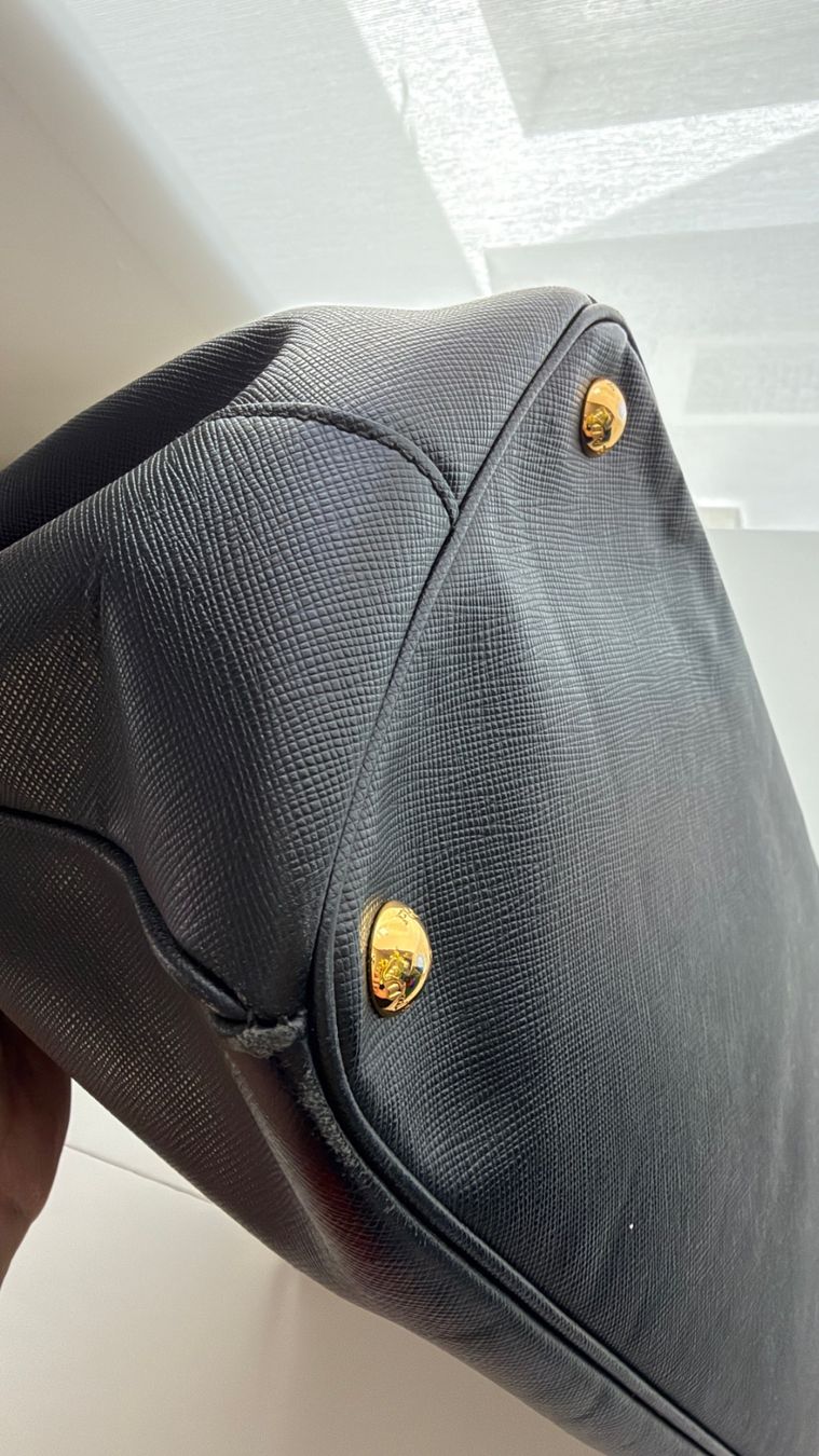 Prada Taschen für Damen: PRADA Handtasche Nero – Top Zustand – Gebraucht aus Zürich von MindWork66 9