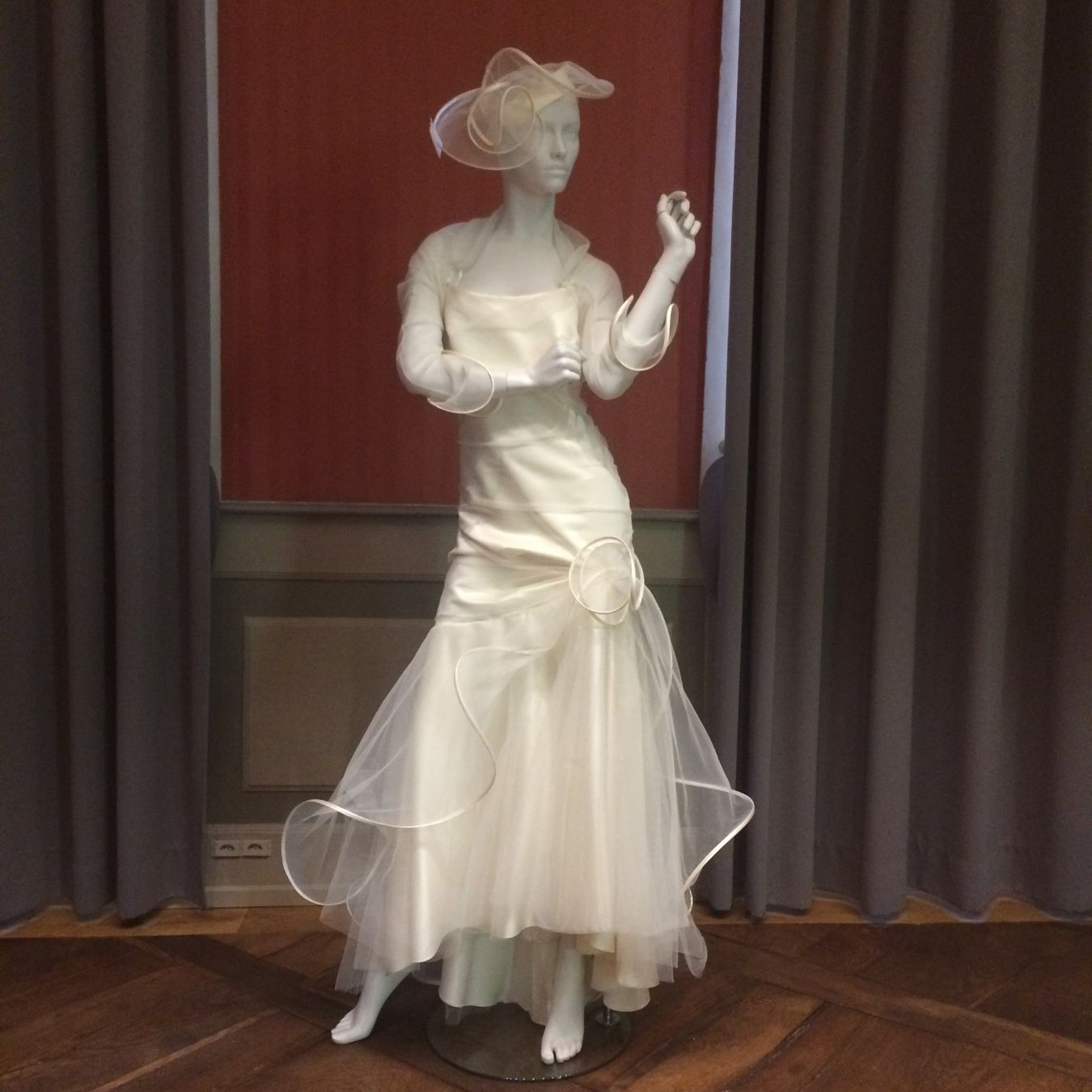 Vestiti: Wunderschönes Brautkleid, Pariser Couture, sucht Dich. – Usato da Feldbrunnen venduto da Missyf