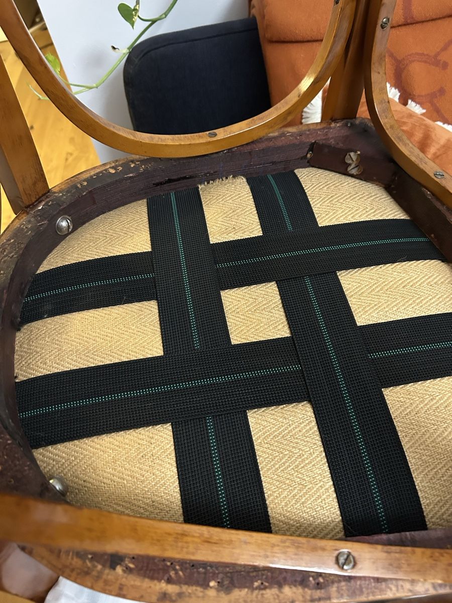 Poltrone: 2 Fauteuils cuir noir structure bois bon état – Usato da Veytaux venduto da ccristina 5