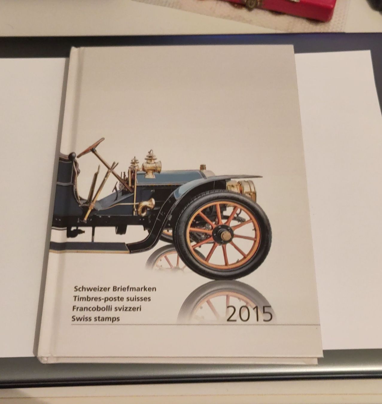 Tutti i francobolli: Schweizer Briefmarken-Katalog 2015 / Auto-Design, postfrisch – Nuovo (secondo la descrizione) da Höri venduto da Samsa9