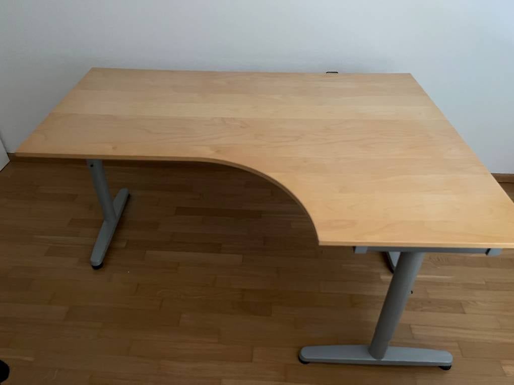 Bureaux: Eckschreibtisch mit Kabelkanal – D'occasion à Hölstein par Semperfi95
