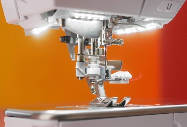 Bernina Macchine da cucire: Bernina 770PRO mit Stickkit – Nuovo e nell'imballaggio originale da Bülach venduto da topnaehmaschinen 2