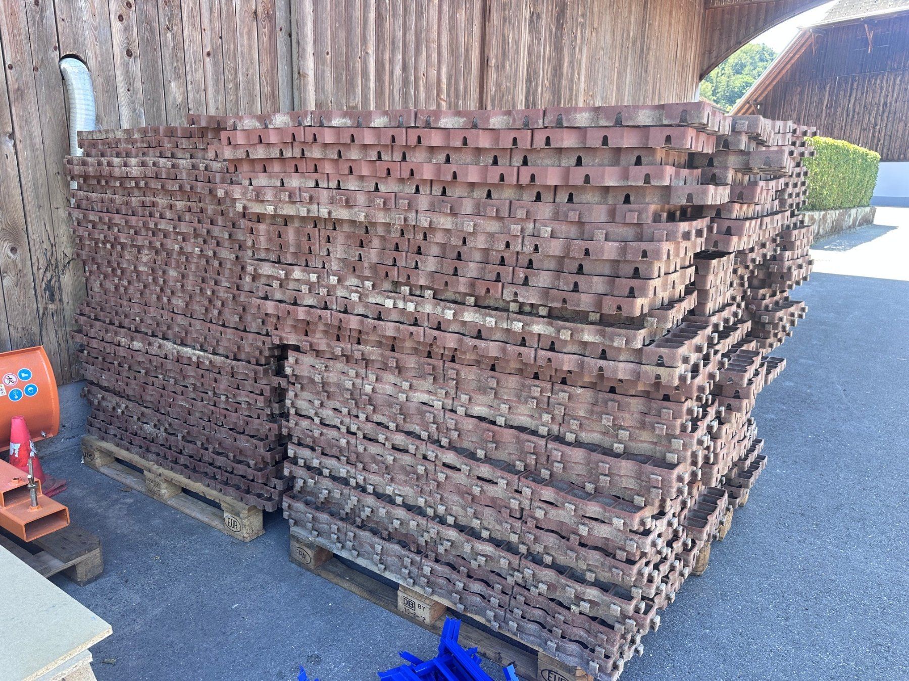 Ecoraster Rivestimenti per pavimenti: ca. 135m2 Ecoraster E 40 S braun, ab Fr. 1.-- – Usato da Schüpfen venduto da Blueleader 2