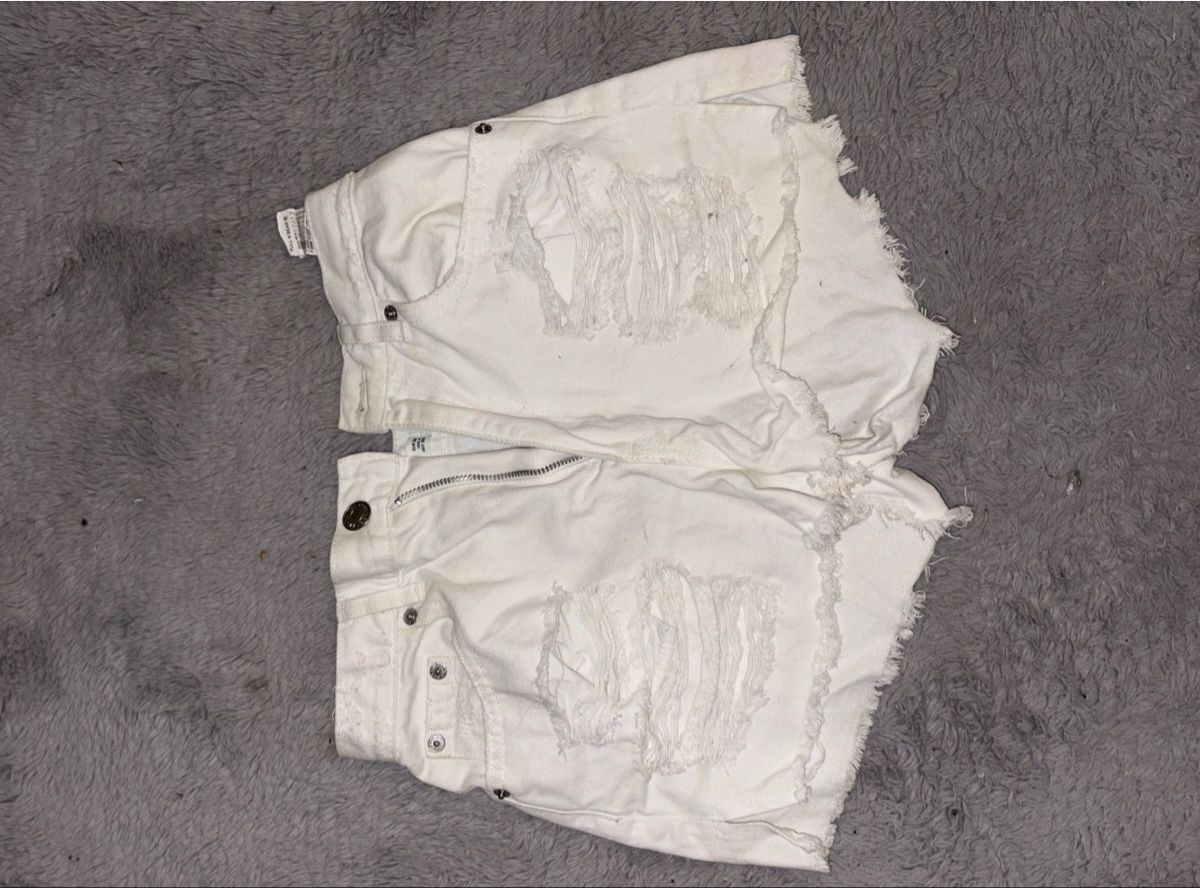 Pull&Bear Pantaloni: Jeans Shorts Pull and Bear weiss Grösse 36 gebraucht – Usato da zürich venduto da najoro