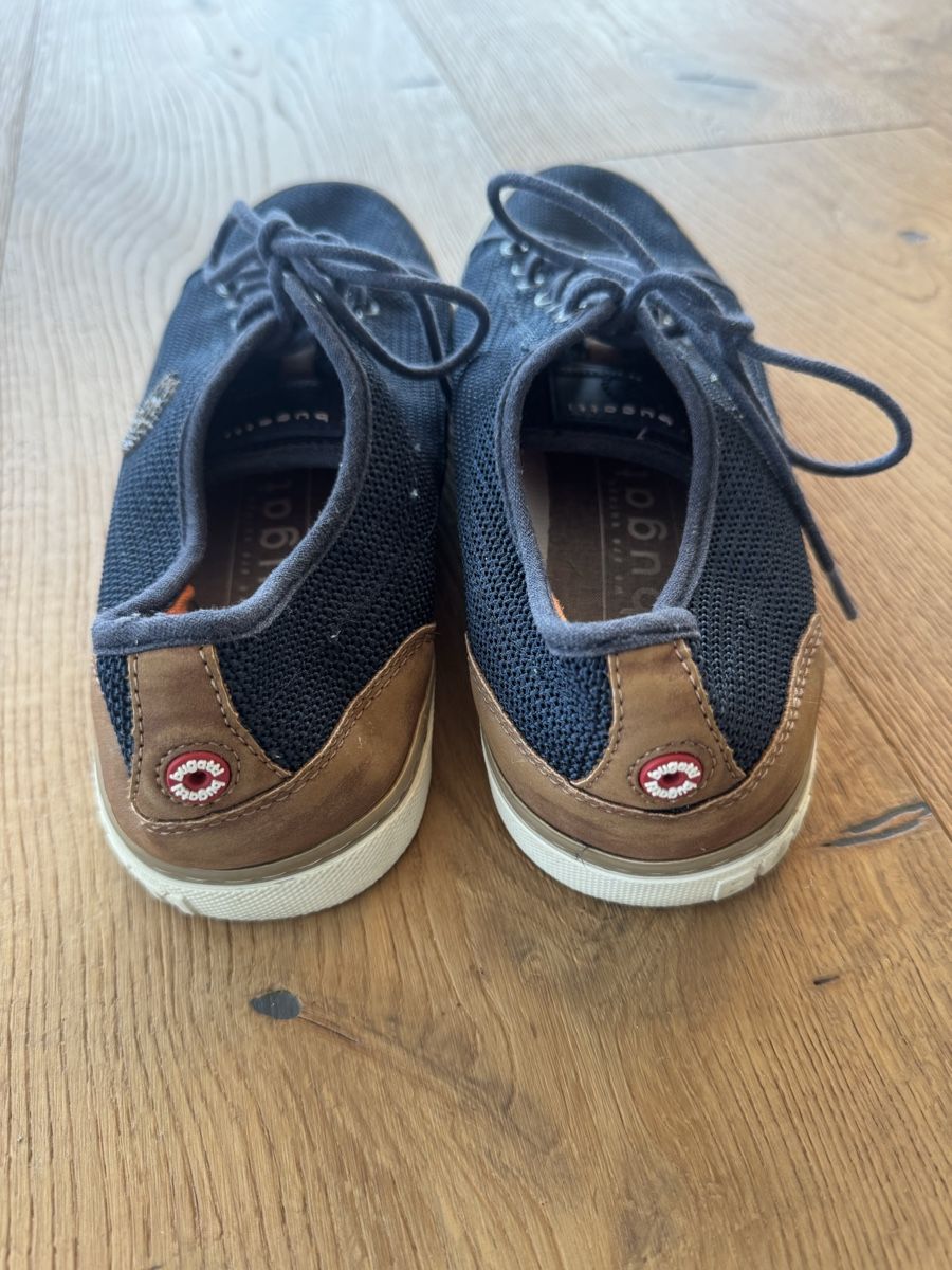 Bugatti Scarpe da uomo: Bugatti Herren Sneaker aus dunkelblauem Textil Gr.44 – Usato da Altendorf venduto da PiaLang 2