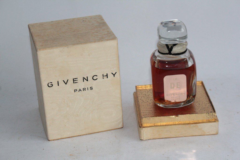 Givenchy Parfum & Eau de Toilette: GIVENCHY Parfum Le De 60 ml vintage – Gebraucht aus Vandoeuvres von Dom-Tom