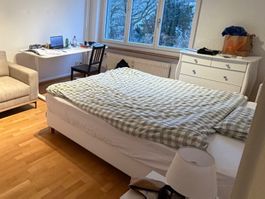 Ventes de meuble à 50% (lit, bureau et table basse noire)