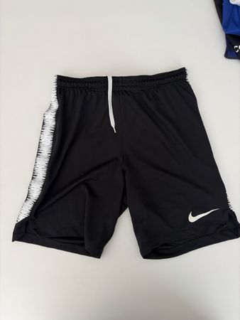 Nike Dri-Fit Shorts schwarz Grösse S guter Zustand