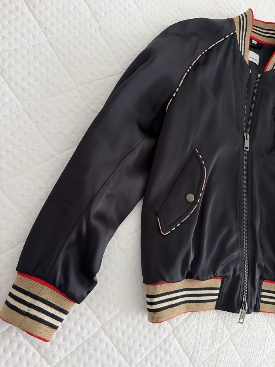 Burberry Giacche: Veste Burberry Bomber - taille 52 - neuve ! – Nuovo (secondo la descrizione) da St-Gingolph venduto da emergency_one 2