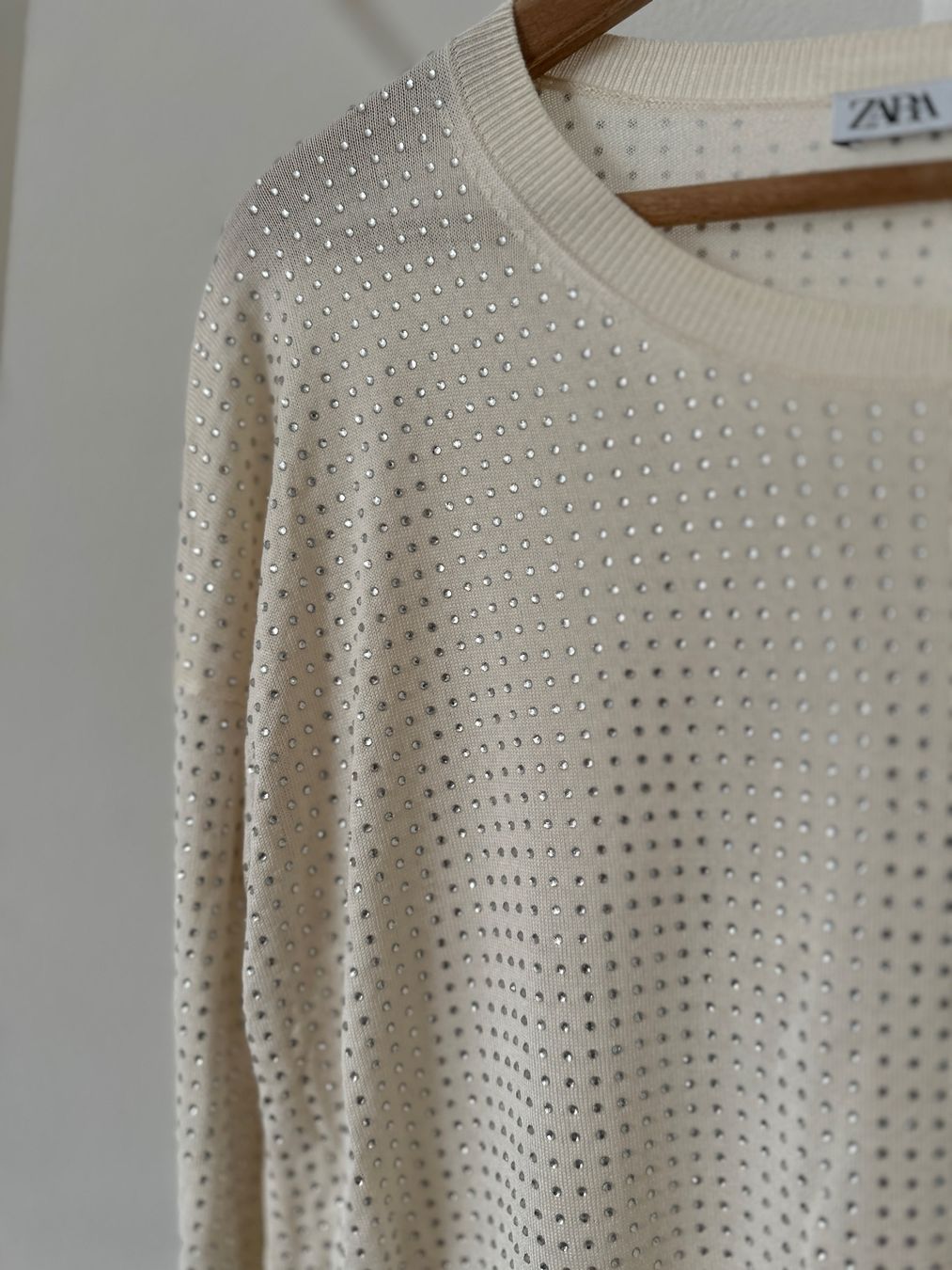 Zara Maglioni & Felpe: ZARA lockerer Pulli mit Strasssteinen, Gr. L, Cremefarben – Nuovo (secondo la descrizione) da Zürich venduto da methee1107 2