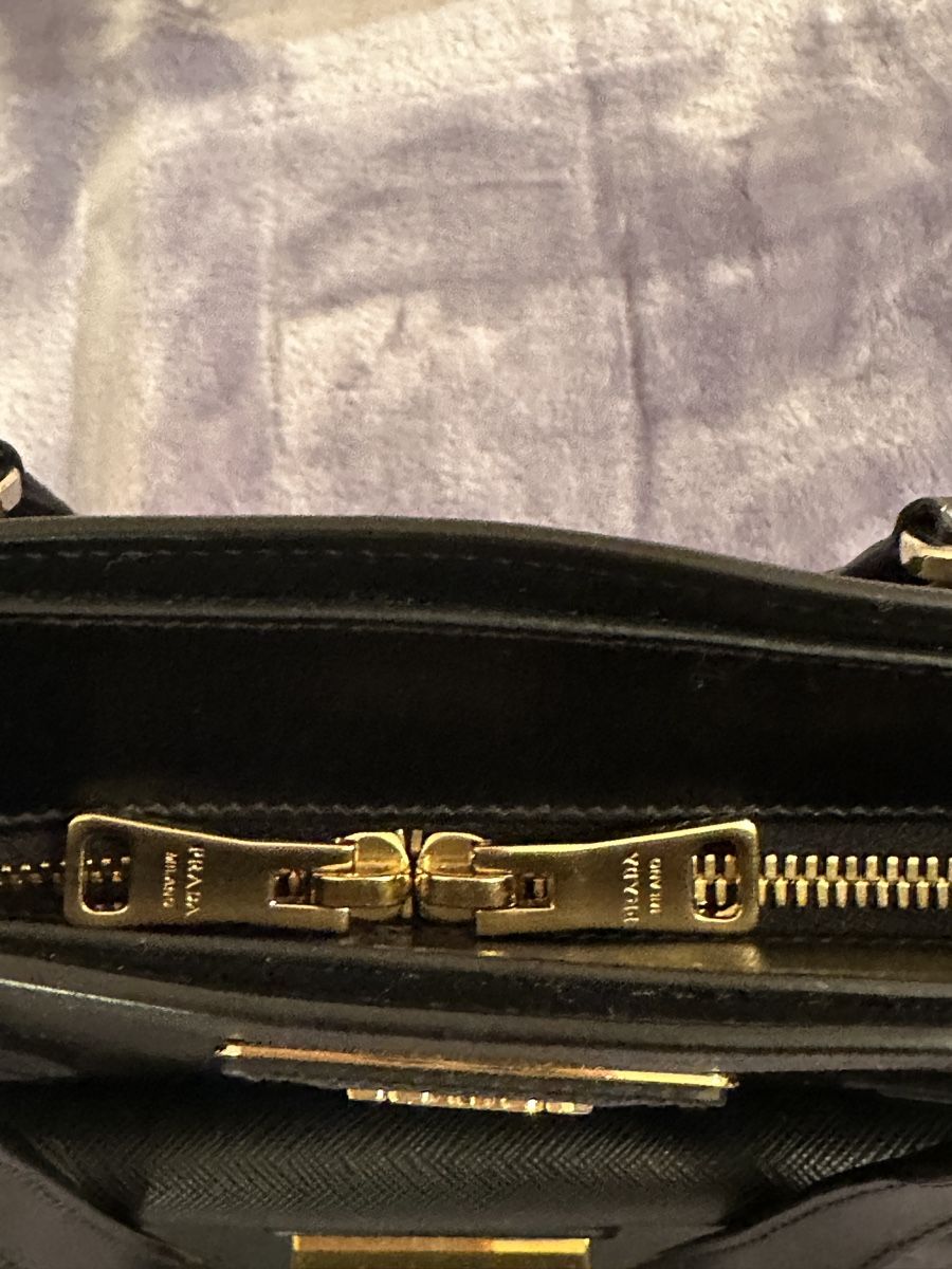 Prada Borse da donna: Schicke Prada Handtasche, schwarz - ein echter Hingucker! – Nuovo (secondo la descrizione) da Burgdorf venduto da menina04 7