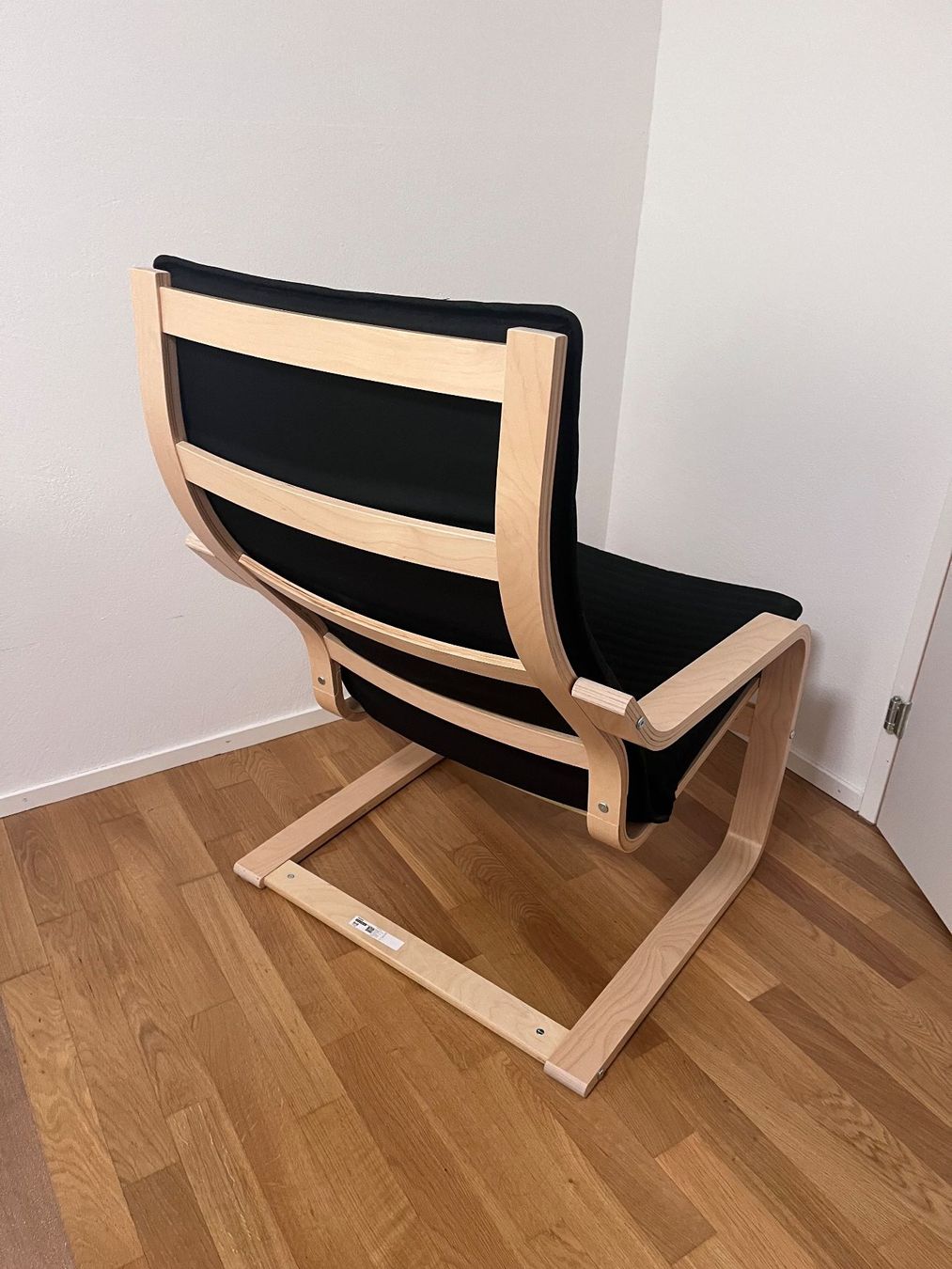 Sessel: Sessel Poäng IKEA Holz hell mit schwarzem Polster – Gebraucht aus Richterswil von mur_2wm2 3