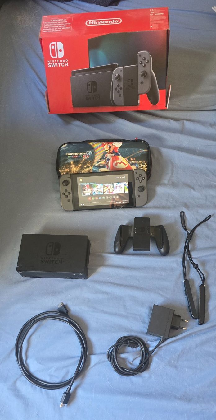 Nintendo Console: Nintendo Switch completa + custodia Mario Kart – Usato da Osogna venduto da Mrliam2614