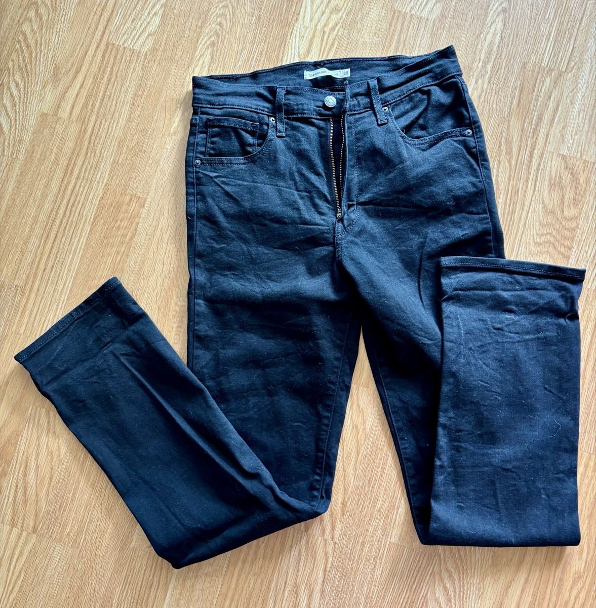 Levi's Jeans: Schwarze Levis 724 high rise straight 29 – Usato da Meilen venduto da HappyGirl70 1