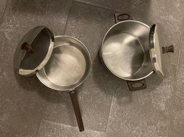 Set von zwei Kochtöpfen 