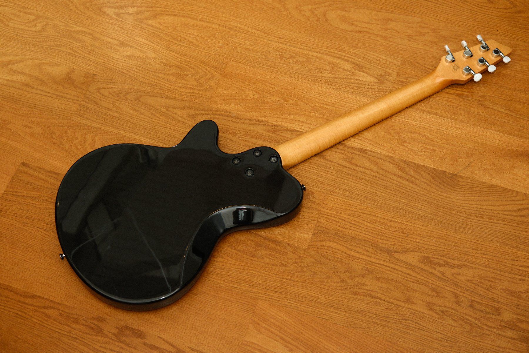 Godin Strumenti musicali: 1999 Godin Radiator Schwarz & Perlmut mit Flame Maple Neck – Usato da Küssnacht am Rigi venduto da Nexovox 4